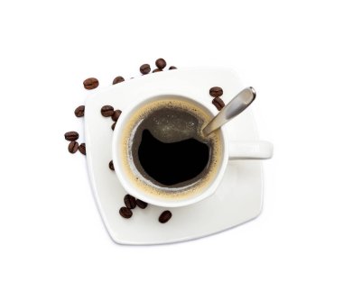  Beyaz arka planda izole edilmiş bir fincan kahve.