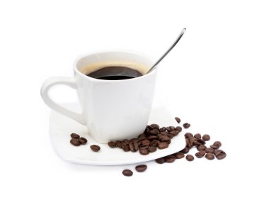 Beyaz arka planda izole edilmiş bir fincan kahve.