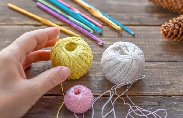 Ganchos Con Hilos Multicolores — Foto de Stock