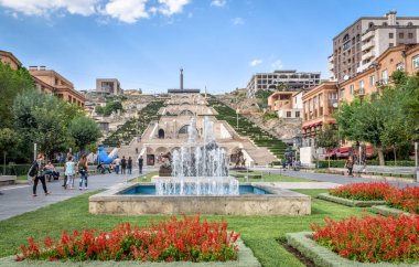 Erivan 'ın başkenti Ermenistan' ın Şelale Kompleksi anıtı.