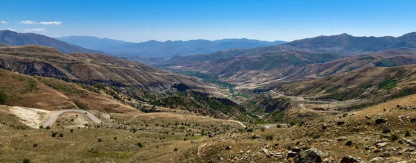 Vardenyats dağ geçidi. Kafkaslar ve Ermenistan 'ın dağlarındaki manzara