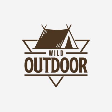 Dağ Macerası Dış Mekan Seyahat ve Yürüyüş Logosu İllüstrasyonu