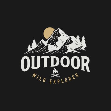 Dağ Macerası Dış Mekan Seyahat ve Yürüyüş Rozeti Çizimi