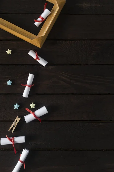 Flach Lag Romantischer Hintergrund Draufsicht Auf Geschenkbox Gerollte Wunschpapiere Und — Stockfoto