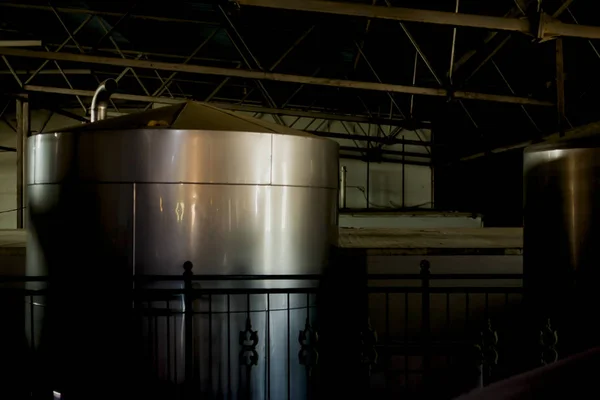 Brewery Stainless Tank Baja Konsep Bisnis Bir Diseduh Kerajinan Bir — Stok Foto