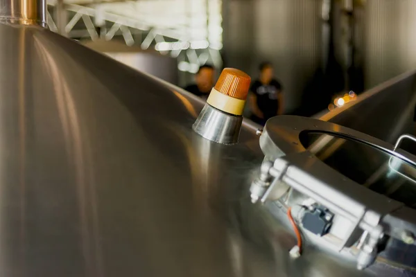醸造所のステンレス製タンク ビジネス コンセプト醸造ビール ビール ビール醸造所 ビール生産量 — ストック写真