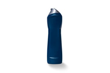 Sıvı tuvalet temizleyici beyaz arka plan üzerinde izole plastik şişe