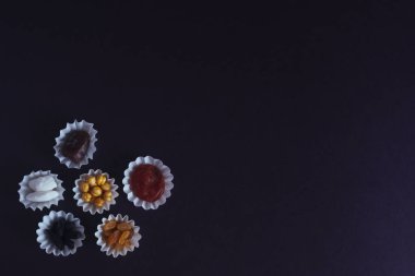 EID Mübarek. Farklı iftar tatlılar. Eid Al Kurban Bayramı kutlama. İslam geleneksel tatil. Eid al-Bayramı. Holly ay Ramazan. Orta Doğu dini bayram. Kurutulmuş tarihi meyve. Düz yatıyordu, en iyi görünümü.