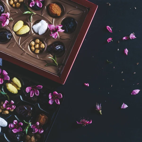 Eid Mubarak. Different iftar sweets. Celebrating Eid Al Adha. Islamic traditional holiday. Eid al-Fitr. Holly month Ramadan. Middle Eastern religious holiday. Dried date fruit. Flat lay, top view. — Free Stock Photo