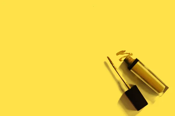 Yellow nail polish bottle with a brush on yellow — 무료 스톡 포토