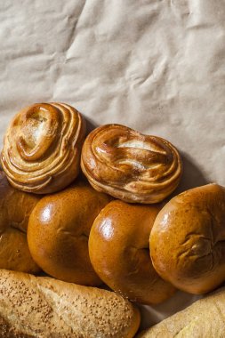 Gıda konsepti. Farklı tip ekmekler. Üst te. Metin için boş alan