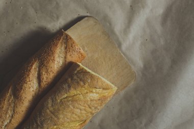 Gıda konsepti. Ekmek dilimlenmiş. Üst te. Metin için boş alan