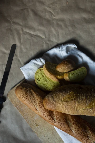 Gıda konsepti. Farklı tip ekmekler. Üst te. Metin için boş alan — Stok fotoğraf