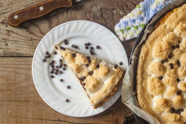 Taze ev yapımı cheesecake. Taze pişmiş