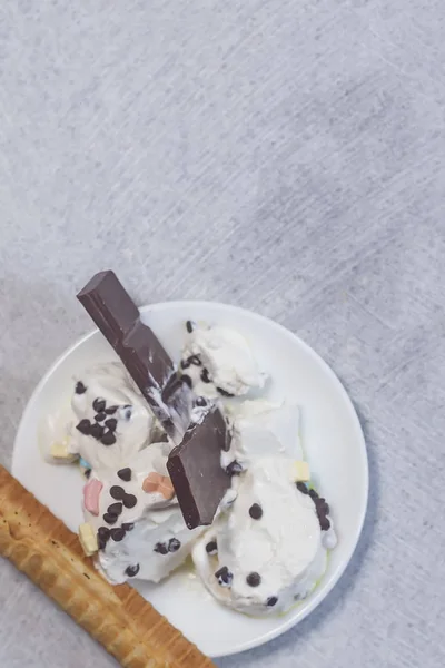 Heerlijke wafel met ijs. Zomer voedsel concept. Top uitzicht van Yummy ijs — Stockfoto