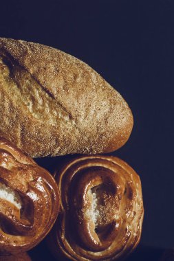 Gıda konsepti. Farklı tip ekmekler. Üst te. Metin için boş alan