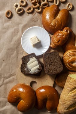 Gıda konsepti. Farklı tip ekmekler. Üst te. Metin için boş alan