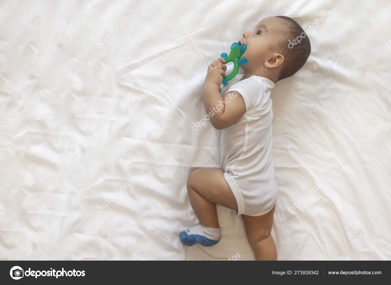 Bebe Garcon De 6 8 Mois Couche De Facon Ludique Au Lit Charmant Petit Bebe De 6 7 Mois En Body Blanc Petit Garcon En Literie Blanche Espace De Copie Image Libre De Droit Bebe Garcon De 6 8 Mois Couche De Facon Ludique Au Lit Charmant Petit Bebe De 6 7 Mois En Body Blanc Petit Garcon En Literie Blanche Espace De Copie Image Libre De Droit