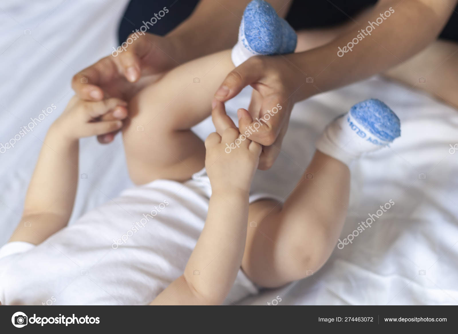 Masaje de Mamá haciendo gimnasia con un Mamá