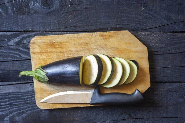 Dilimlenmiş büyük patlıcan — Ücretsiz Stok Fotoğraf