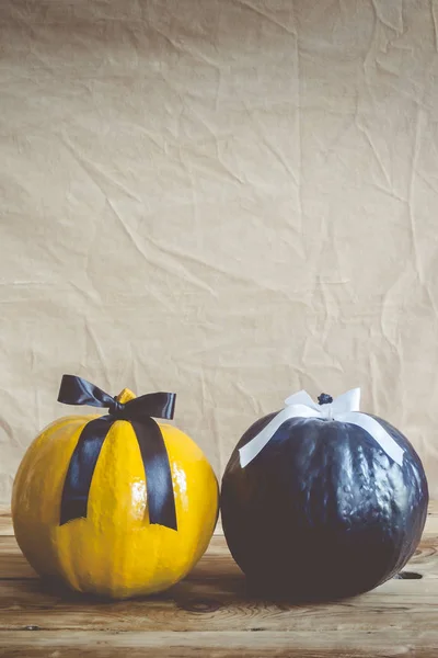 Deux grosses citrouilles d'Halloween — Photo