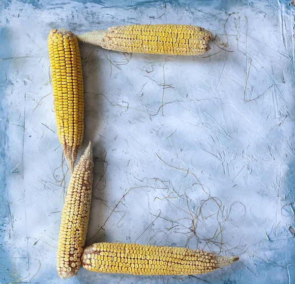 Huruf C dibuat dengan corns — Stok Foto