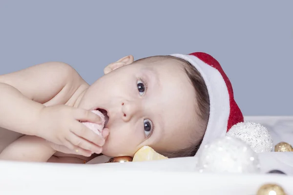 9 month baby boy with Santa Claus hat. Christmas morning. Little kid playing. — Stock Photo, Image