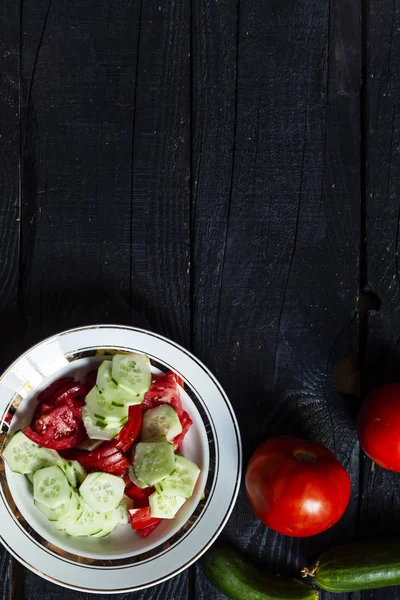 Ensalada de pepino y tomate fresca y saludable — Foto de Stock