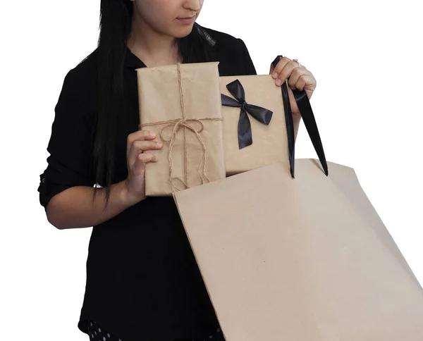 Chica feliz con bolsas aisladas en blanco —  Fotos de Stock