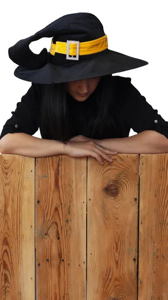 Halloweenská dívka v čarodějném kostýmu na dřevěné desce — Stock fotografie