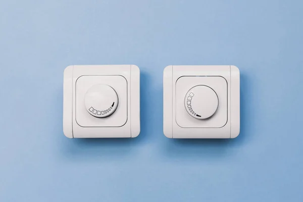 Interruptor de luz Dimmer. Un interruptor de pared. Interruptor eléctrico. Interruptor eléctrico blanco — Foto de stock gratuita