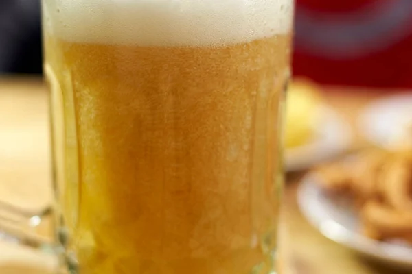 A glass of crafty beer — Stock Photo, Image