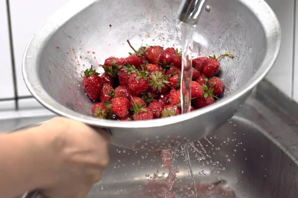 Washing fresh raw strawberries