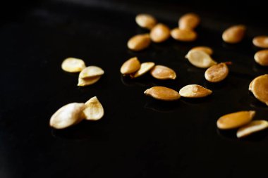 Siyah kabak tohumları.