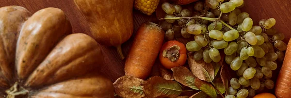 Latar belakang musim gugur dengan labu dan buah-buahan — Stok Foto