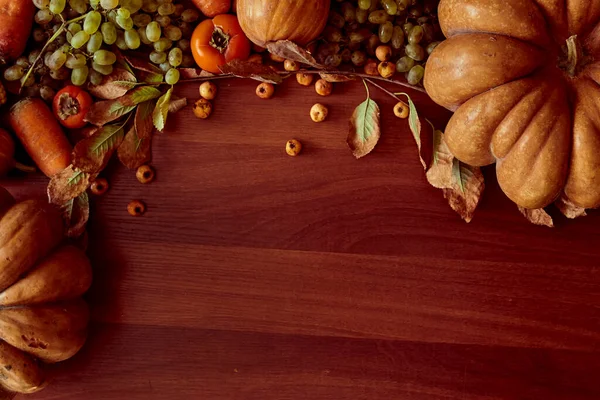 Latar belakang musim gugur dengan labu dan buah-buahan — Stok Foto