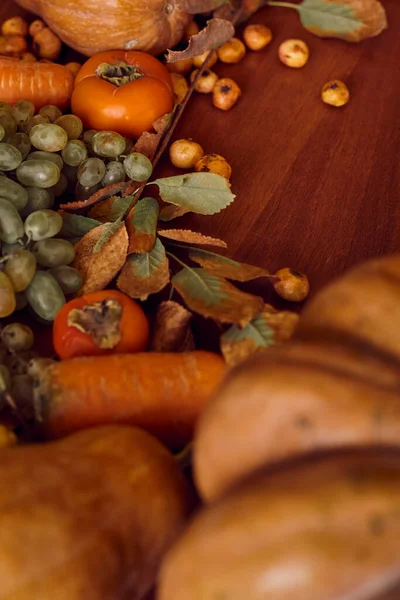 Fondo de otoño con calabazas y frutas — Foto de Stock