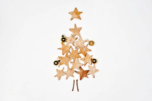Dulce árbol de Navidad hecho con galletas estrella — Foto de Stock