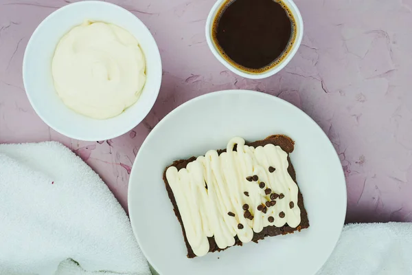 Bolo de chocolate caseiro doce — Fotografia de Stock