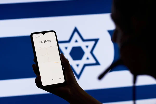 İsrail Gizli Servisi subayı konuşmaları kaydediyor