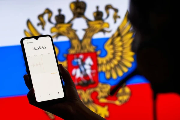 Rus Gizli Servisi memuru konuşmaları kaydediyor