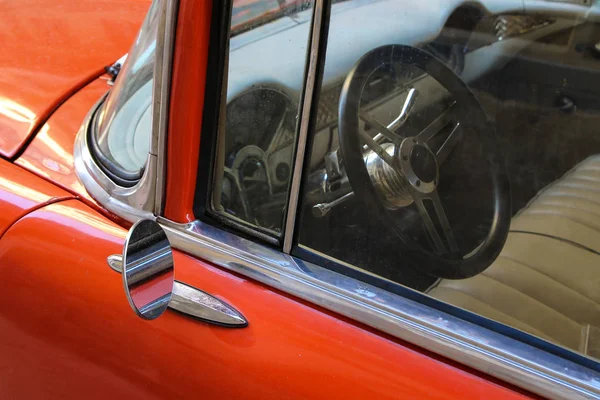Λεπτομέρεια του Red Oldtimer αυτοκίνητο — Φωτογραφία Αρχείου