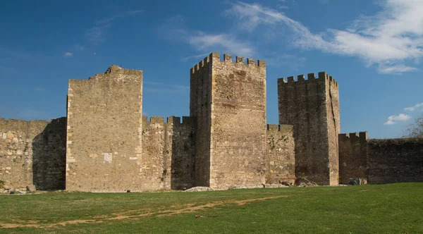 Muren en torens van het oude Smederevo Fort — Stockfoto