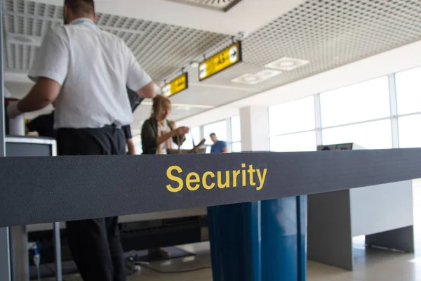 Сканер в пункте проверки безопасности аэропорта — стоковое фото