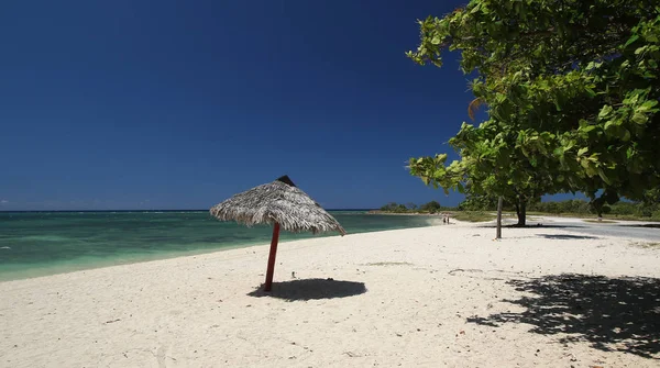 Tropikalny, plaży Ancon w Cuba w Trinidad — Zdjęcie stockowe