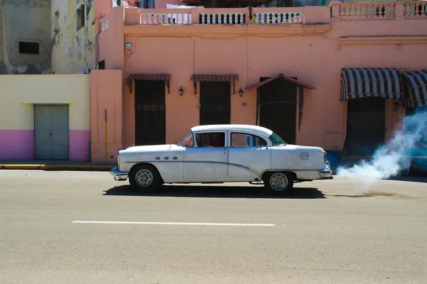 Oldtimer car with broken exhaust pipe — Stock Photo, Image