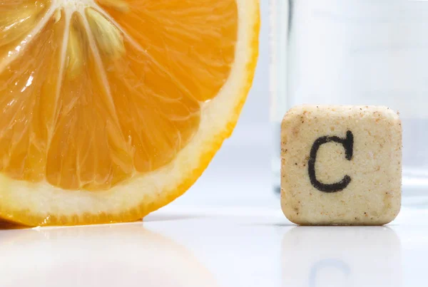 Comprimido de limão fresco e vitamina c — Fotografia de Stock