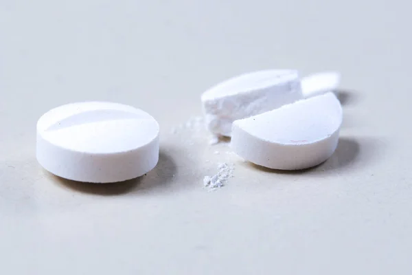 Dosing, beyaz antibiyotik hapı yarıya indirin