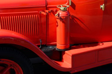 Yangın söndürücü ile kırmızı Vintage firetruck detay