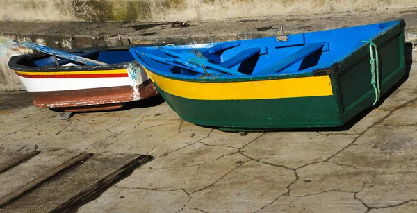 Barche in legno colorate Camara de Lobos vilage Madeira isola di P — Foto Stock